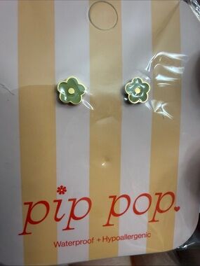 Pip Pop Green Flower Stud Earrings